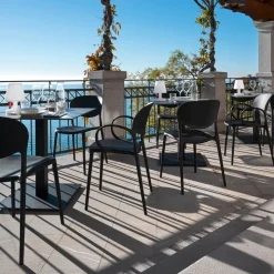 Abby Connubia® Fauteuil de jardin empilable en polypropylène recyclé