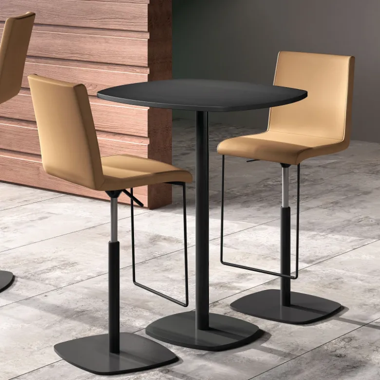 Circa Table snack de cuisine carrée aux bords arrondis avec pied central