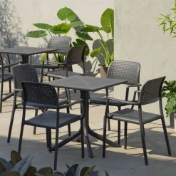 Clip Petite table de jardin carrée en polypropylène