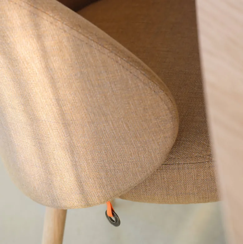 Neo Mobitec ® Fauteuil cosy confortable en tissu et pieds bois