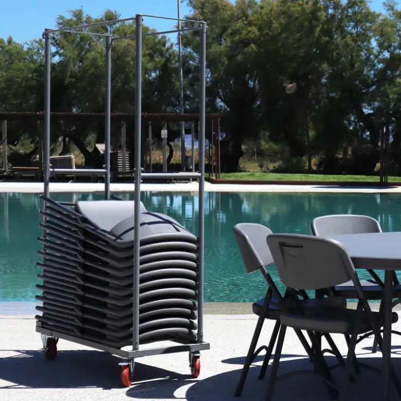 NormanChaise pliante en polyéthylène gris foncé