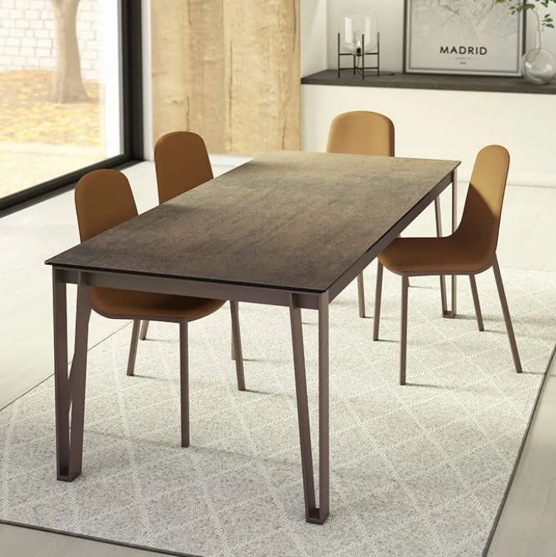 Okaso Table design en céramique et métal