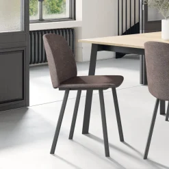 Olivia Chaise tendance en tissu et pieds métal