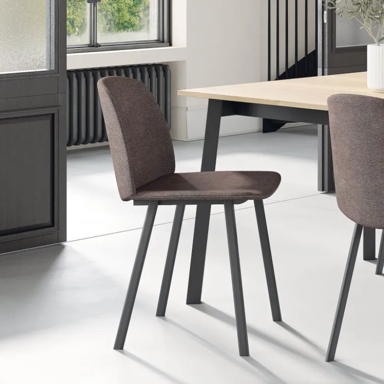 Olivia Chaise tendance en tissu et pieds métal