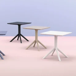 Sky Petite table carrée en résine