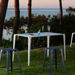 Valence Carrier® Table snack industrielle rectangulaire pour jardin en métal