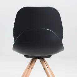 VictoireChaise design en polypropylène noir avec pieds en bois
