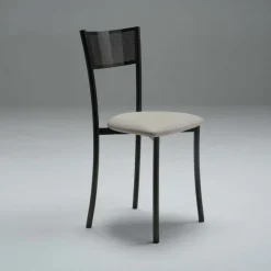 Wasabi Carrier® Chaise moderne en synthétique et métal dossier ajouré